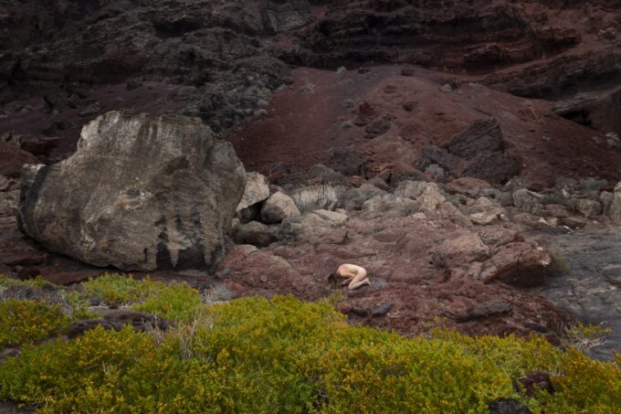 Patto con la natura. - Celebrare una coscienza ecocentrica permettendo di far emergere temi fondamentali come il cambiamento, la memoria e l'identità.