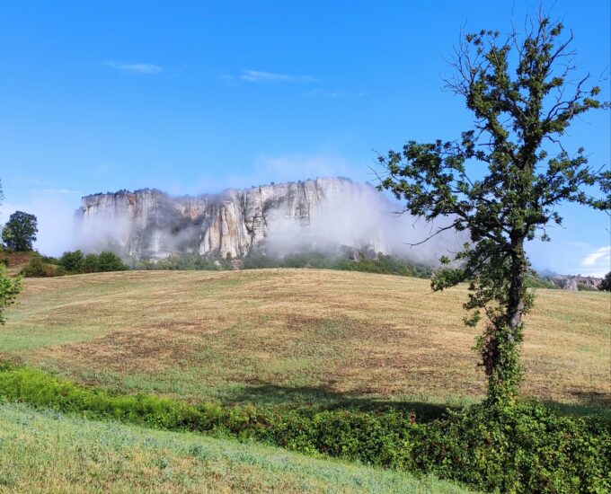 Montasi su Bismantova in cacume con esso i piè