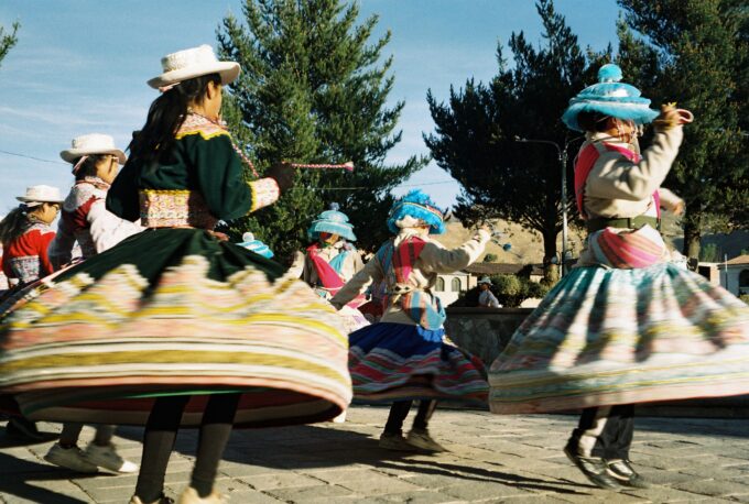 Yanque, girls dancing to collect money for schooling